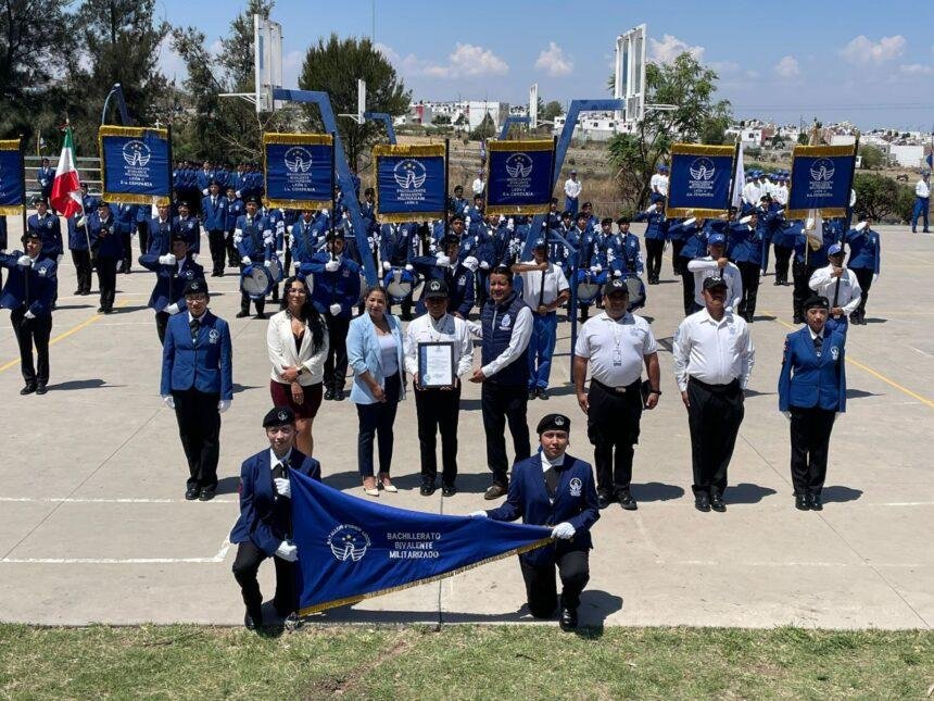 Bachillerato Militarizado León II recibe Distintivo de Buenas Prácticas Ambientales