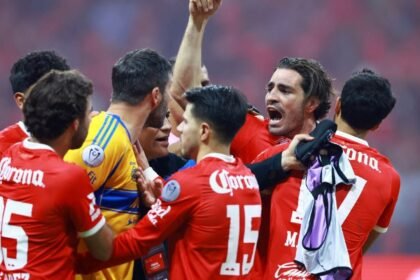 bronca entre jugadores de toluca y tigres tras la final Bronca entre jugadores de Toluca y Tigres tras la Final de Concachampions