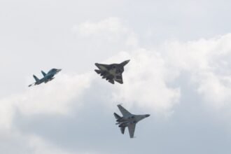Cazas rusos interceptan avión militar británico sobre el mar Negro.