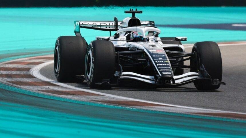 checo perez supera problemas y finaliza 16 en el gp Checo Pérez supera problemas y finaliza 16 en el GP de Miami