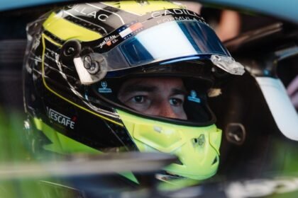Checo Pérez y Liam Lawson: Rivalidad al límite en la carrera sprint