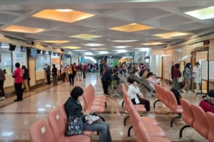 china flexibiliza restricciones migratorias y amplia acceso a servicios publicos China flexibiliza restricciones migratorias y amplía acceso a servicios públicos.