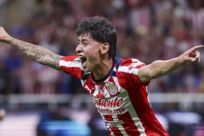 Chivas avanza a Semifinales tras remontar a Tigres con Santiago Sandoval