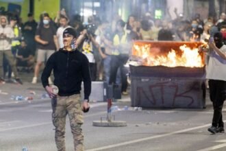 Cincuenta arrestos y heridos en protestas contra el gobierno serbio