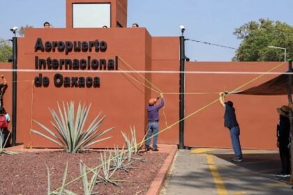 CNTE bloquea aeropuerto de Oaxaca y reanuda diálogo con Segob