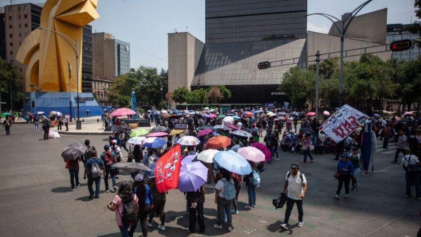 CNTE realiza bloqueo total en Reforma y Bucareli de la CDMX