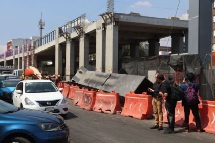 Colapso de estructura metálica en obra de San Antonio Abad genera alarma nacional.