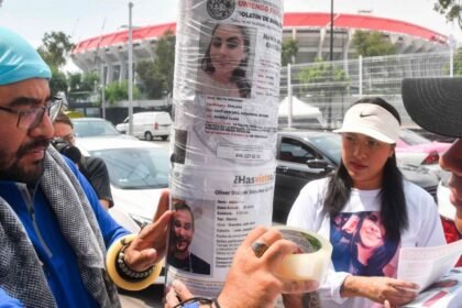 Colectivos demandan respeto ante retiro de fichas de desaparecidos en todo el país