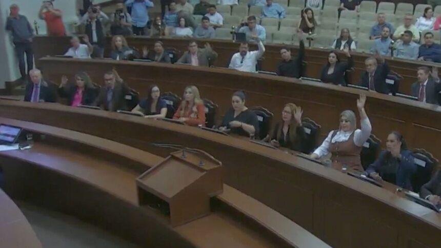 Congreso aprueba licencia de Rocha Moya tras investigaciones de Estados Unidos