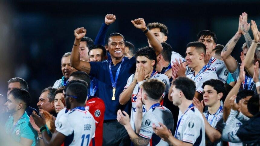 Cruz Azul confirma a Joel Huiqui como técnico para el próximo torneo