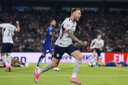 Cruz Azul conquista su décimo título al vencer a Pumas en CU