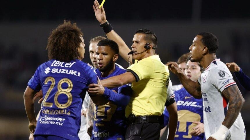 daniel quintero arbitro de la final pumas cruz azul fue futbolista Daniel Quintero, árbitro de la Final Pumas-Cruz Azul, fue futbolista profesional