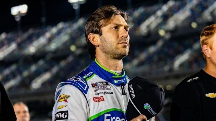 Daniel Suárez celebra su victoria en la Coca Cola 600 con Verstappen
