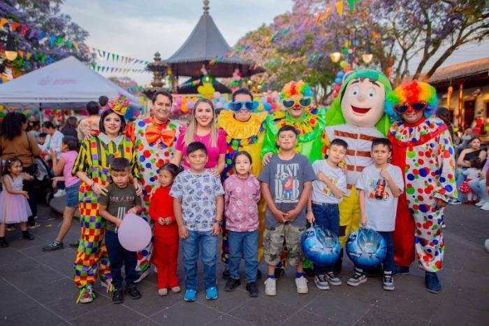 Dayana Pérez conmemora el Día de la Niñez en Salvador Escalante