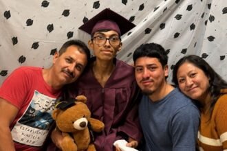 Desaparece Kevin González, joven con cáncer tras encuentro con padres deportados.