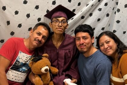 Desaparece Kevin González, joven con cáncer tras encuentro con padres deportados.