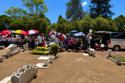 Despedida de la niña Valentina con el apoyo de sus compañeros escolares