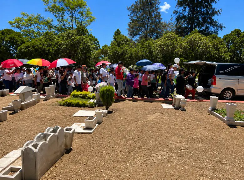 Despedida de la niña Valentina con el apoyo de sus compañeros escolares