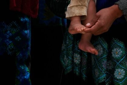 Desplazados regresan a Chilapa tras agravarse la violencia en la región.