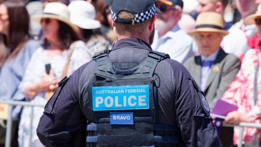 Detención de exmédico australiano por 150 cargos de agresión sexual en mujeres