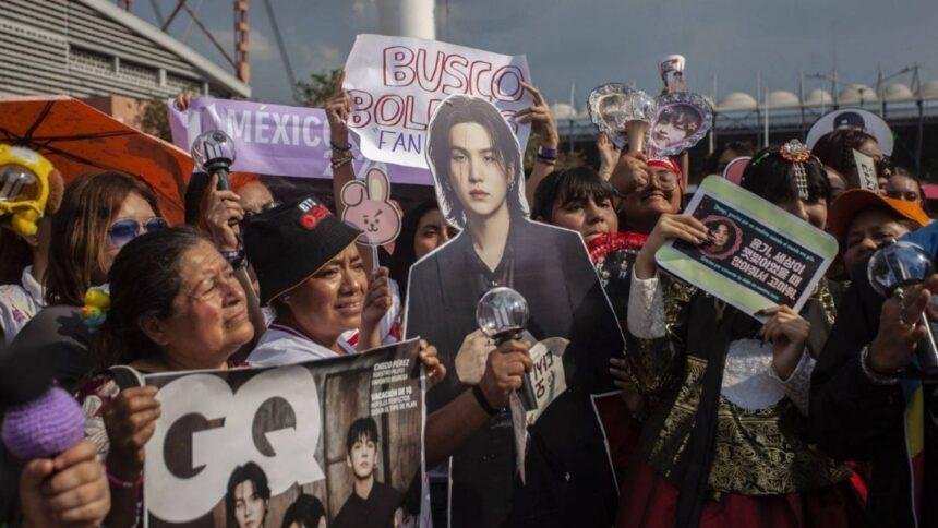 Detienen a 14 revendedores durante concierto de BTS en México.