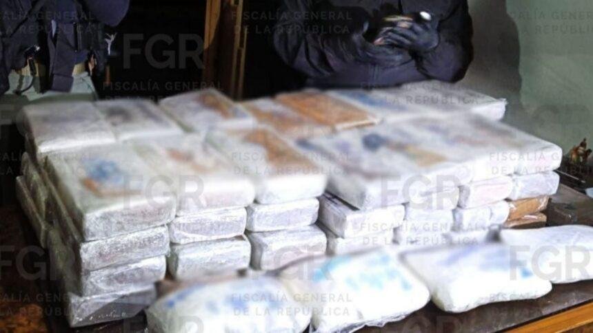 Detienen a cinco en cateos en CDMX; confiscadas armas y drogas