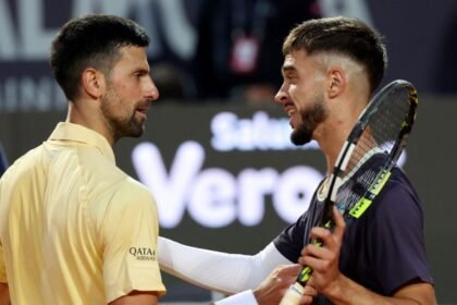 Djokovic queda fuera del Abierto de Italia ante un joven croata