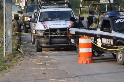 Dos policías municipales fallecen en enfrentamiento armado en Tlatizapán
