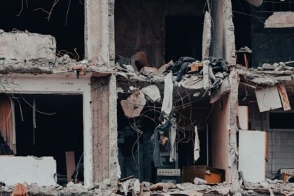 Dron ruso ataca edificio en Rumanía; OTAN refuerza defensa en Europa