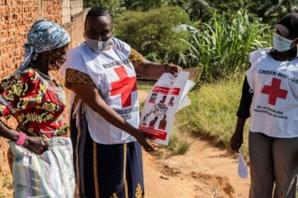 ebola en africa ataques a centros sanitarios complican atencion de Ébola en África: Ataques a centros sanitarios complican atención de la crisis