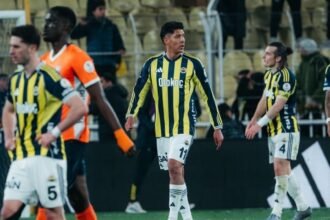Edson Álvarez responde a los abucheos en su regreso al Fenerbahce