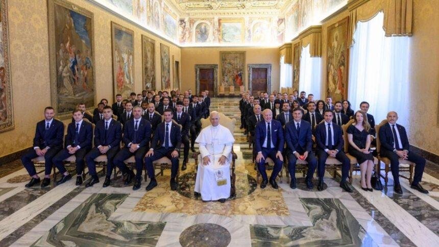 El papa León XIV se reúne con el Inter de Milán tras su victoria