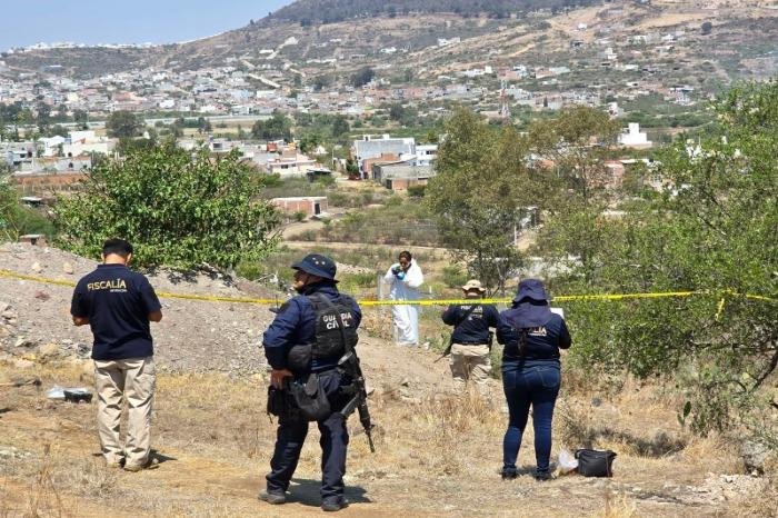 Encuentran cadáver enterrado en límites de Charo y Morelia