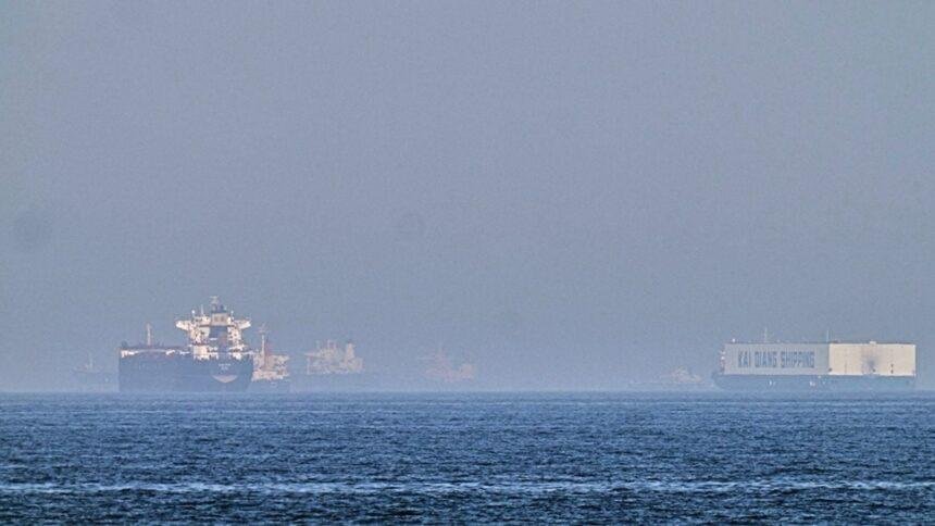 Estados Unidos lanza ataques a buques petroleros en el estrecho de Ormuz