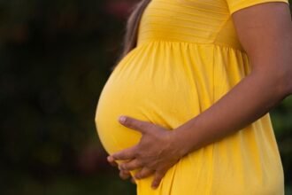 Estudio revela que una de cada 15 mujeres globalmente sufre depresión posparto