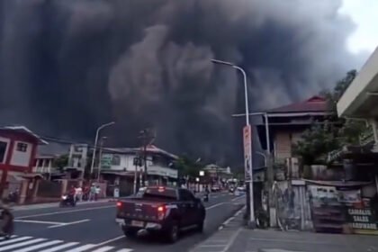 Evacuación masiva en Michoacán ante alerta máxima de emergencia.
