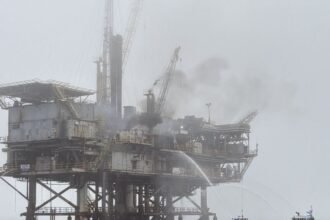 Explosión en plataforma petrolera de California causa incendio y dos heridos