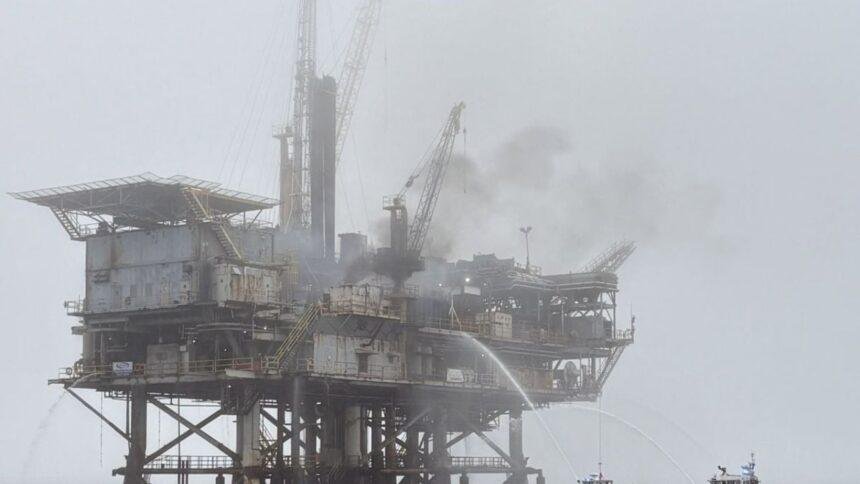 Explosión en plataforma petrolera de California causa incendio y dos heridos