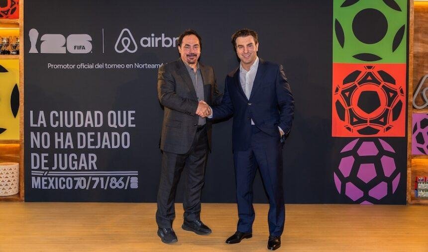Exposición gratuita de Airbnb sobre los Mundiales en México