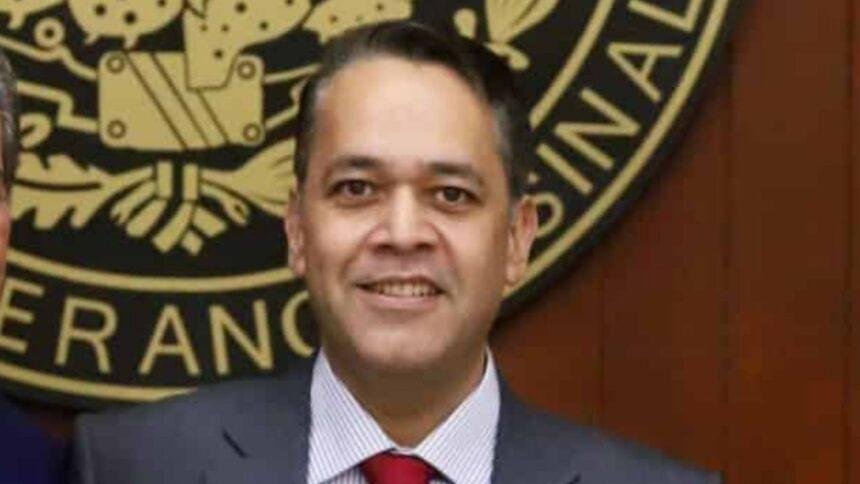Exsecretario de Finanzas de Sinaloa vinculado a diez empresas con gabinete estatal.