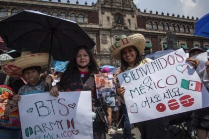 Fans de BTS solicitan a Sheinbaum evitar uso político de artistas en México