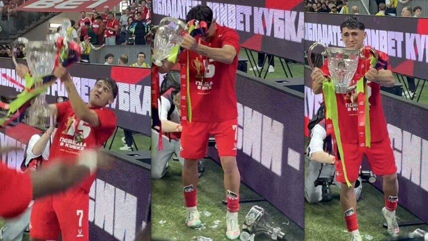 Futbolista del Spartak de Moscú rompe el trofeo de Campeón de Copa