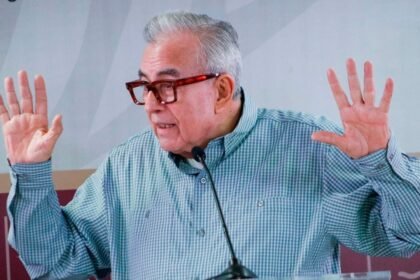 Gobernador de Sinaloa solicita licencia temporal en medio de investigaciones federales.
