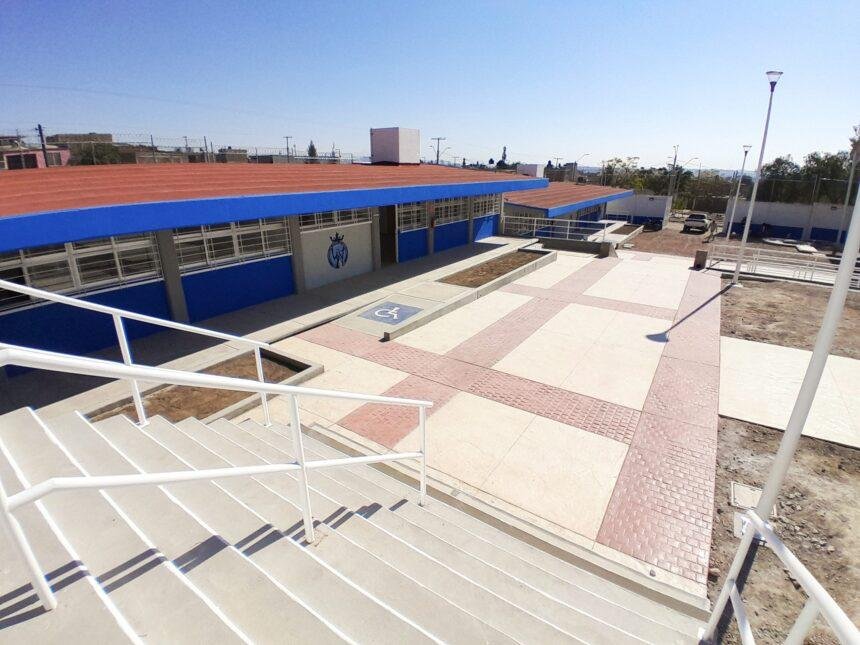 Gobierno de la Gente moderniza Secundaria General Rufino Tamayo en León