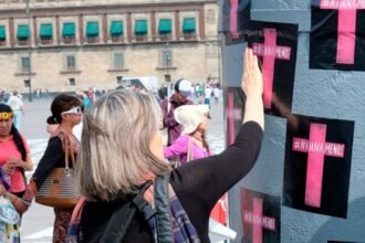 Gobierno federal omite Secretaría de las Mujeres ante crisis por feminicidios.