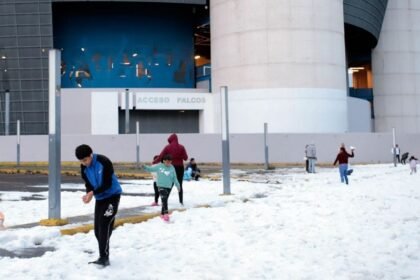 Granizada en Puebla causa daños en inmuebles y capa de hielo