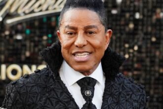 Hermano de Michael Jackson enfrenta multa de 6.5 millones por agresión sexual