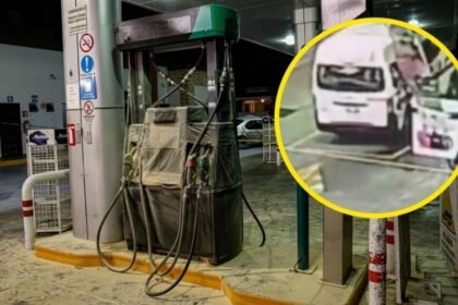 Hombre incendia camioneta en gasolinera mientras era llevado a rehabilitación
