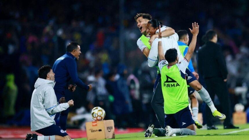Huiquidios, el entrenador que llevó a Cruz Azul al título en siete partidos