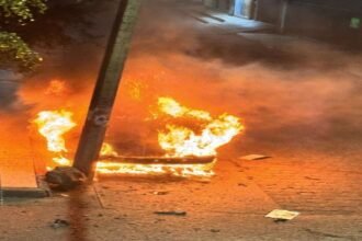 Incendio de camioneta en San Juan Evangelista, Uruapan, conmociona a vecinos